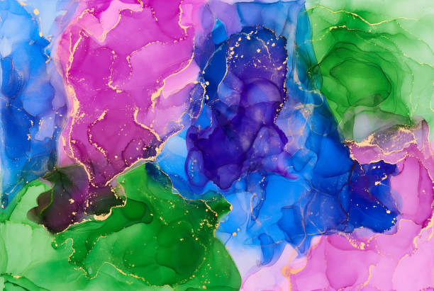 Currents of translucent hues, snaking metallic swirls, and foamy sprays of color shape the landscape of these free-flowing textures. Natural luxury abstract fluid art painting in alcohol ink technique corrientes de tonos translúcidos, remolinos metálicos serpenteantes y aerosoles espumosos de color dan forma al paisaje de estas texturas que fluyen libremente. pintura de arte fluido abstracto de lujo natural en técnica de tinta alcohólica