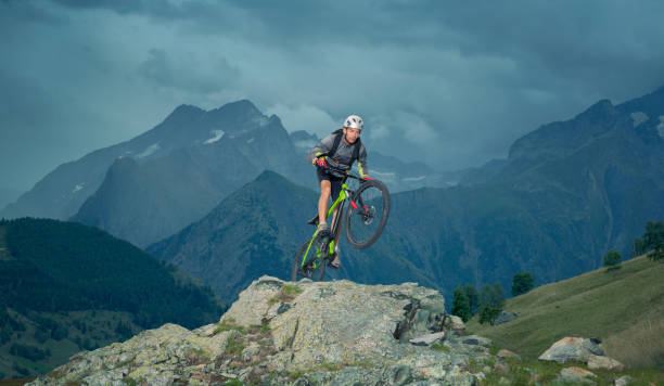 istock Man with mountain bike 1392506737