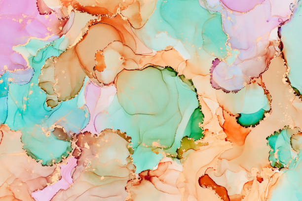 Currents of translucent hues, snaking metallic swirls, and foamy sprays of color shape the landscape of these free-flowing textures. Natural luxury abstract fluid art painting in alcohol ink technique corrientes de tonos translúcidos, remolinos metálicos serpenteantes y aerosoles espumosos de color dan forma al paisaje de estas texturas que fluyen libremente. pintura de arte fluido abstracto de lujo natural en técnica de tinta alcohólica