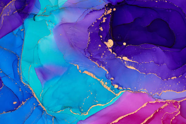 Currents of translucent hues, snaking metallic swirls, and foamy sprays of color shape the landscape of these free-flowing textures. Natural luxury abstract fluid art painting in alcohol ink technique corrientes de tonos translúcidos, remolinos metálicos serpenteantes y aerosoles espumosos de color dan forma al paisaje de estas texturas que fluyen libremente. pintura de arte fluido abstracto de lujo natural en técnica de tinta alcohólica