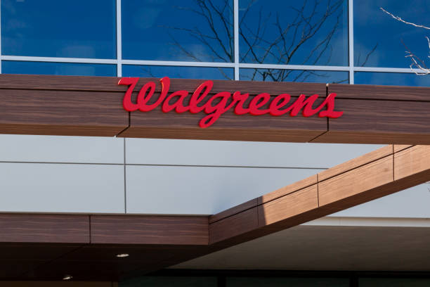 Walgreens sign at their  headquarters in Deerfield, Illinois, USA. Deerfield, Illinois, USA - March 27, 2022: Walgreens sign at their  headquarters in Deerfield, Illinois, USA. Walgreens Walgreen is an American company that operates a pharmacy store chain. walgreens stock pictures, royalty-free photos & images