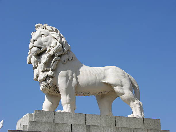 istock statue of a lion 139252986