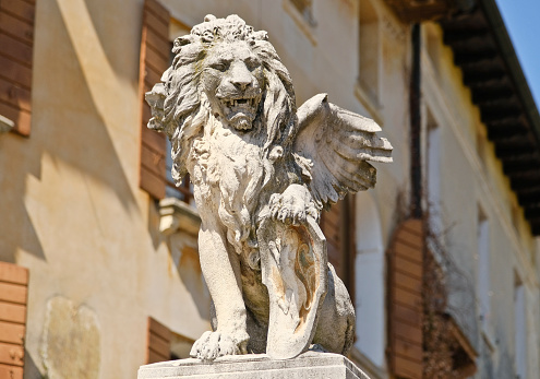 The winged lion of 1918 is the legacy of the sculptor Antonio dal Zotto.
