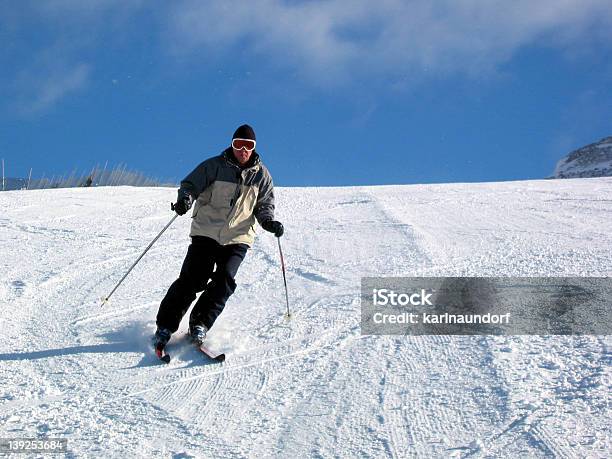 Downhill - Fotografias de stock e mais imagens de A nevar - A nevar, Alberta, Alpes Europeus