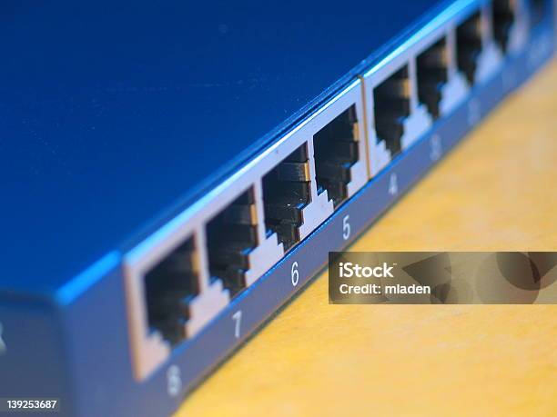 Foto de 8 Socket Rede Hub Dois e mais fotos de stock de Comunicação - Comunicação, Equipamento Elétrico - Equipamento de recreação, Foco - Técnica de imagem