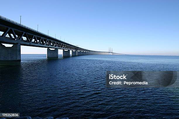 Bridge1 - Fotografias de stock e mais imagens de Ao Ar Livre - Ao Ar Livre, Azul, Azul escuro