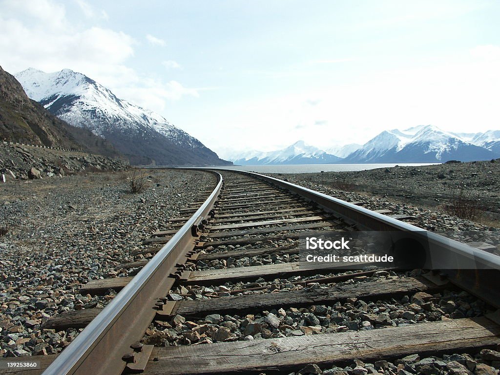 trax a las montañas - Foto de stock de Cadena de montañas libre de derechos