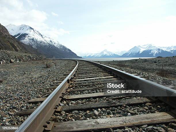 Trax A Las Montañas Foto de stock y más banco de imágenes de Cadena de montañas - Cadena de montañas, Fondos, Fotografía - Imágenes