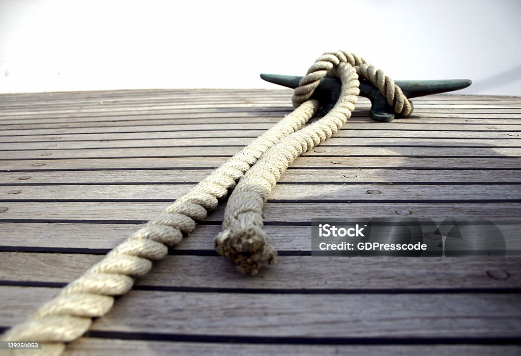 ロープの木 - まっすぐのロイヤリティフリーストックフォト