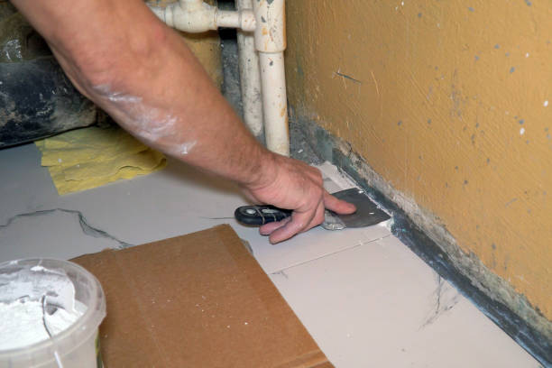 istock A worker putsty on the floor when laying ceramic floor tiles 1392542964