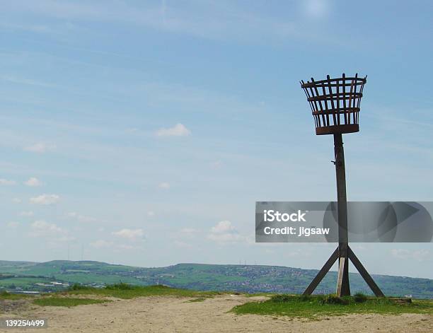 Lonley Luz Foto de stock y más banco de imágenes de Huddersfield - Huddersfield, Colina del castillo - Budapest, Ciudades capitales