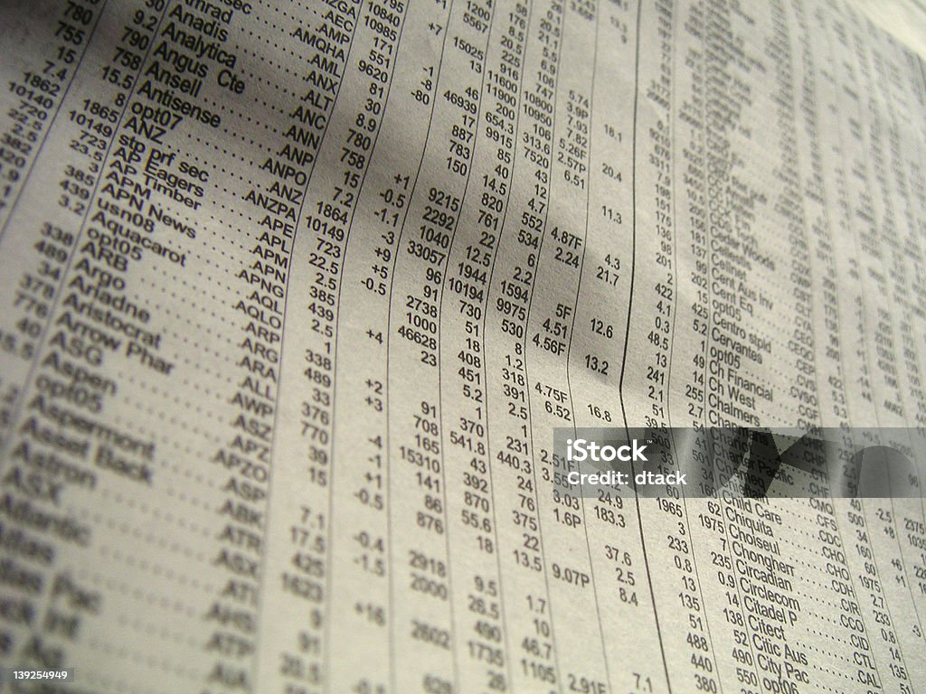 De notícias no jornal diário de cortesia - Foto de stock de Bolsa de valores e ações royalty-free
