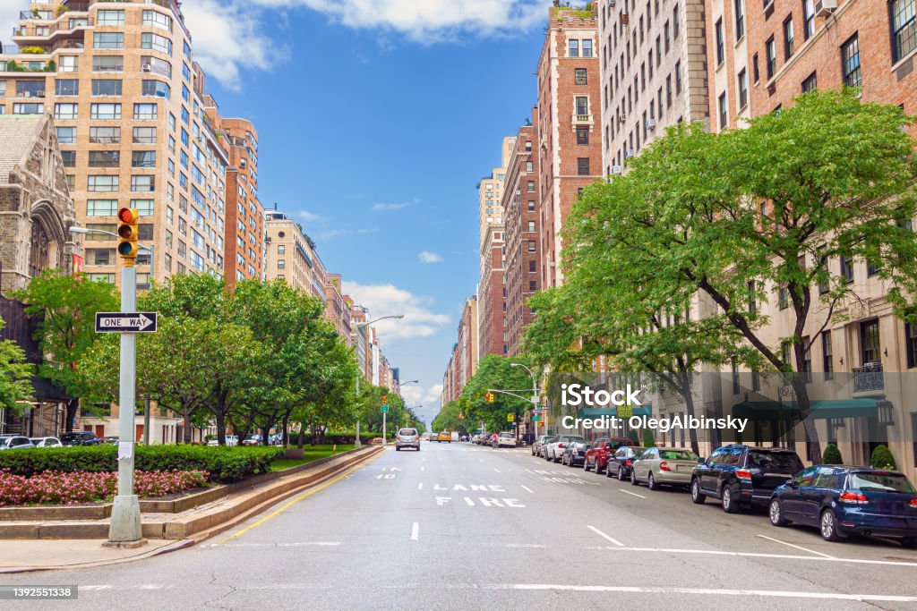 Park Avenue, Manhattan Upper East Side, New York City. Manhattan Upper East Side, New York City. Image shows Park Avenue and taken at the Intersection of Park Ave. and E 84th street. Wide angle lens. Upper East Side Manhattan Stock Photo