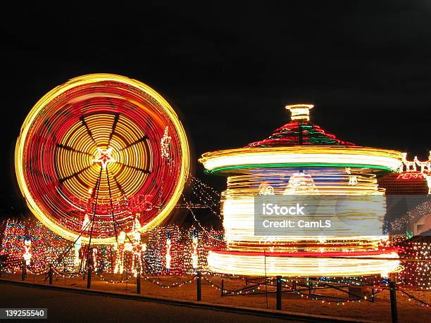 Scena Di Notte Di Natale - Fotografie stock e altre immagini di Luna Park - Luna Park, Natale, Attrezzatura per illuminazione
