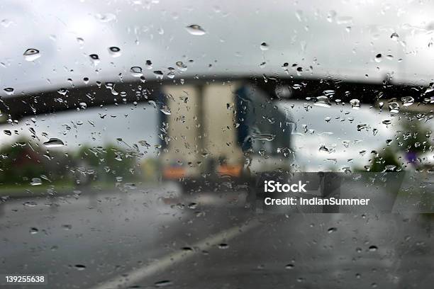 Driving In The Rainiv Stockfoto und mehr Bilder von Drive - Sportbegriff - Drive - Sportbegriff, Regen, Auto