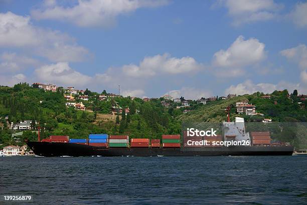 Navio Cargueiro - Fotografias de stock e mais imagens de Azul - Azul, Bósforo, Carregar