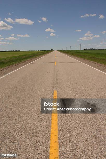 Foto de A Highway e mais fotos de stock de Aberto - Aberto, Amarelo, Cena Rural