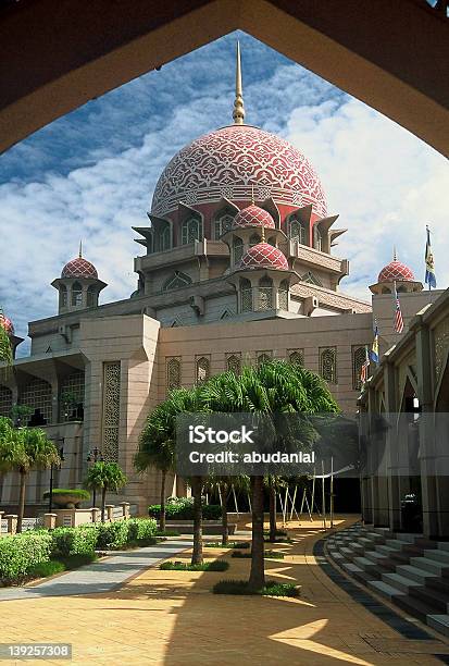 Mezquita Putra Foto de stock y más banco de imágenes de Arquitectura - Arquitectura, Cultura malasia, Dentro