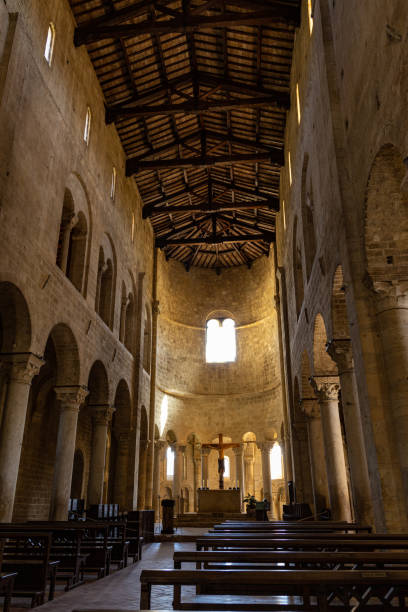 italia - abbazia di santantimo fotografías e imágenes de stock