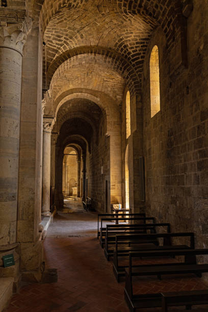 italia - abbazia di santantimo fotografías e imágenes de stock