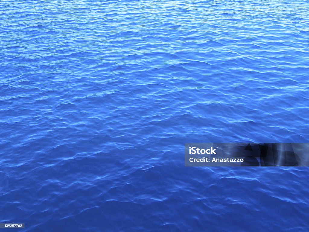 Calmo, mar no fundo " - Foto de stock de Azul royalty-free