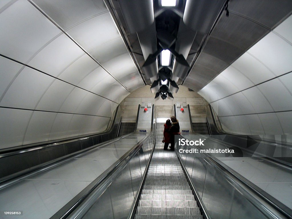 Paar auf der Rolltreppe in London - Lizenzfrei Erwachsene Person Stock-Foto