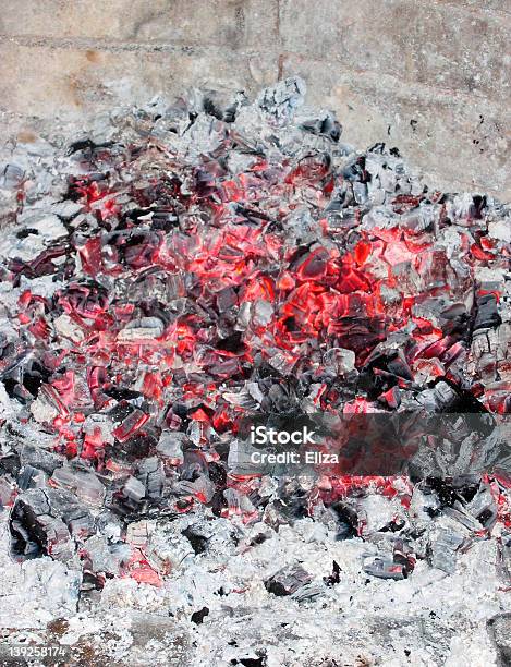 Foto de Uma Lareira Com Calda De Carvão e mais fotos de stock de Alívio - Alívio, Antiguidades, Avac
