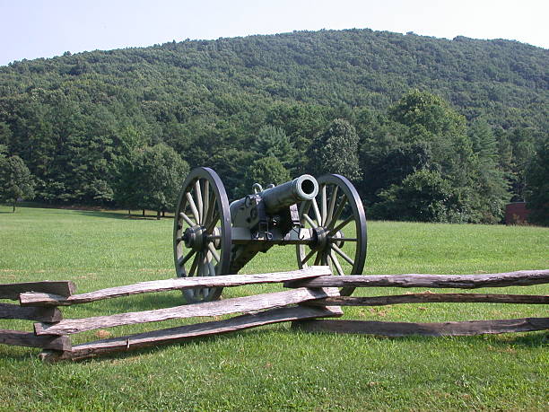 Cannon in Saratoga National Historical Park, Saratoga County, Upstate New York, USA. This is the site of the Battles of Saratoga in the American Revolutionary War.