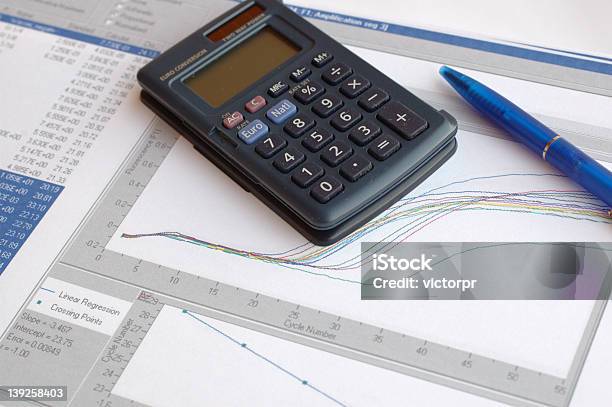 Foto de Ciência Relatórios 2 e mais fotos de stock de Calculadora - Calculadora, Caneta, Cifras Financeiras