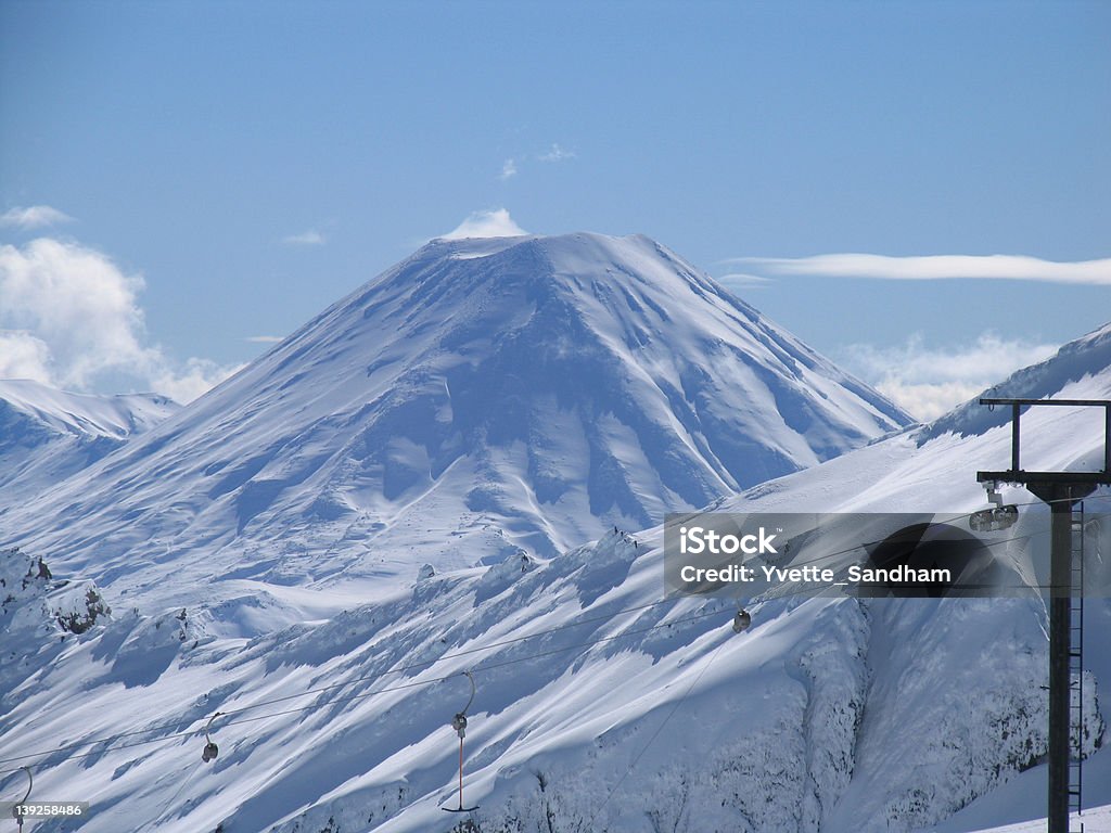 Гора Ngaruahoe - Стоковые фото Whakapapa Village роялти-фри