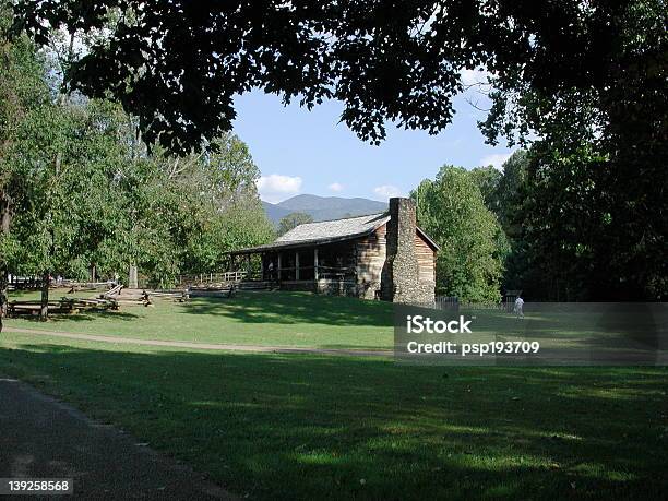 Cabana De Madeira Nos Cades Cove - Fotografias de stock e mais imagens de Ao Ar Livre - Ao Ar Livre, Baía, Beleza