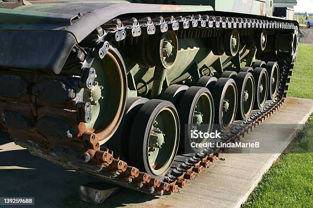 Tanque Foto de stock y más banco de imágenes de Neumático - Neumático, Tanque, Agresión