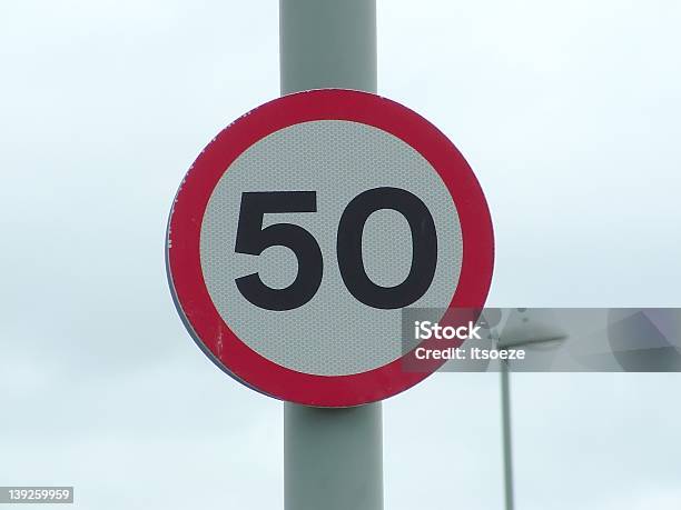 Limite Di Velocità - Fotografie stock e altre immagini di 50-54 anni - 50-54 anni, Limite di velocità, Numero 50