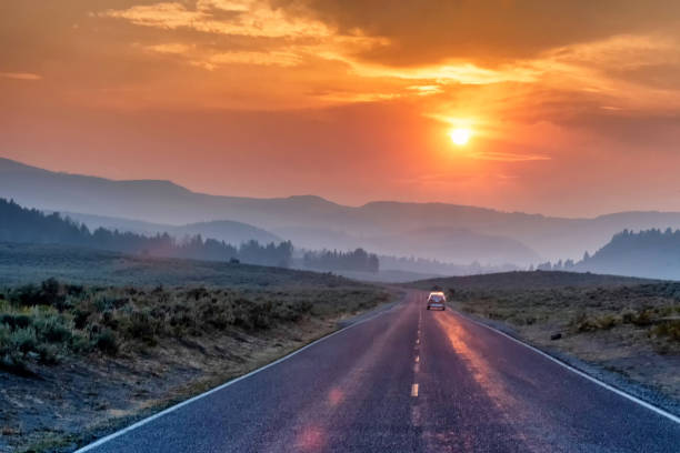 Scenery in Yellowstone National Park at sunset as seen from Lamar Valley Sunset in Yellowstone National Park at sunset as seen from Lamar Valley wyoming stock pictures, royalty-free photos & images