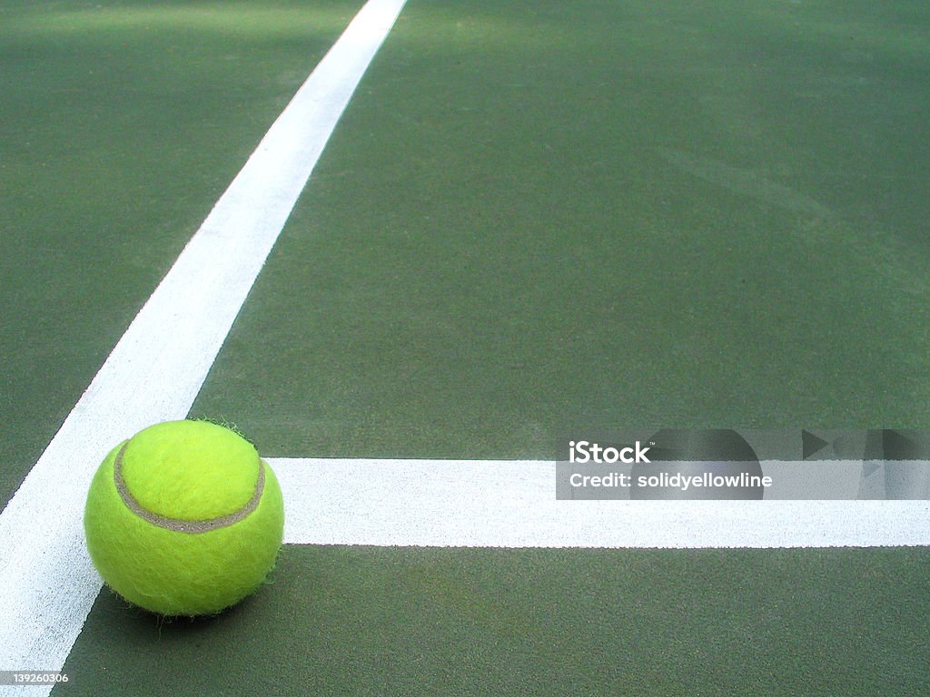 Теннис на t - Стоковые фото Корт роялти-фри
