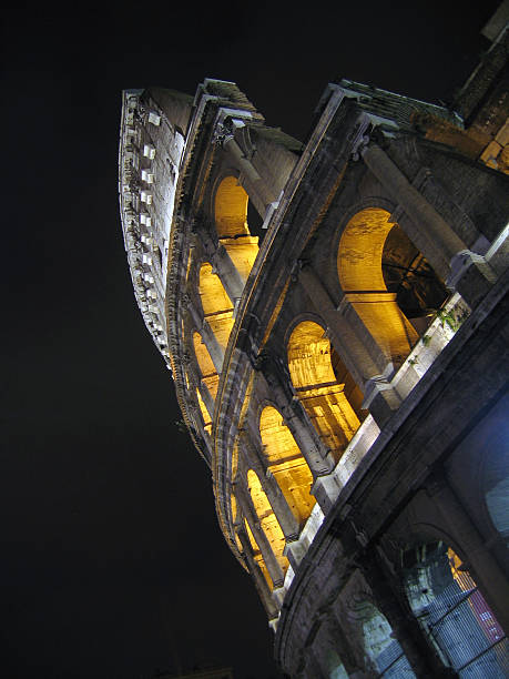 colosseo - light nobody coliseum vertical foto e immagini stock