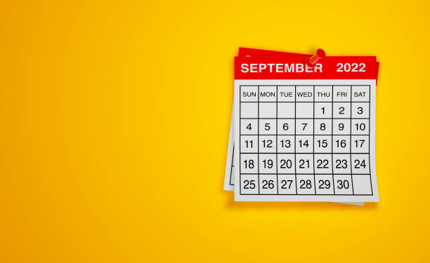 calendario de septiembre de 2022 sobre fondo amarillo - calendar time deadline autumn fotografías e imágenes de stock