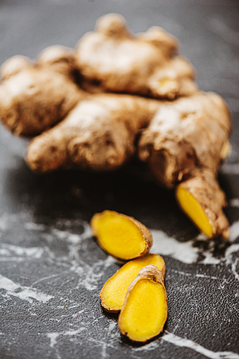 Fresh and ground ginger