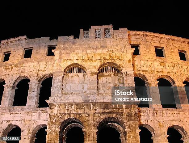 Arena Em Pula Croáciavista Frontal - Fotografias de stock e mais imagens de Arcaico - Arcaico, Arco - Caraterística arquitetural, Brigar