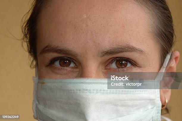 Kobieta W Maski - zdjęcia stockowe i więcej obrazów Choroba - Choroba, Dorosły, Fotografika