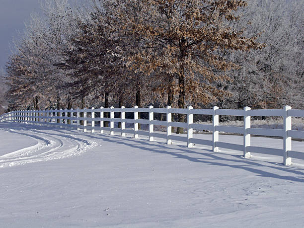 Weißer Zaun im winter – Foto