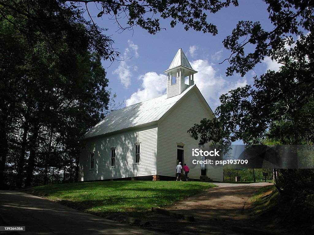 Iglesia en Smokey las montañas - Foto de stock de Destinos turísticos libre de derechos