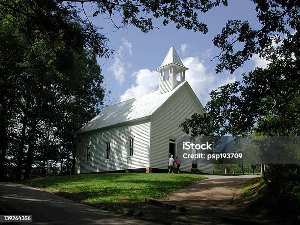 Iglesia En Smokey Las Montañas Foto de stock y más banco de imágenes de Destinos turísticos - Destinos turísticos, Tennessee, Aire libre