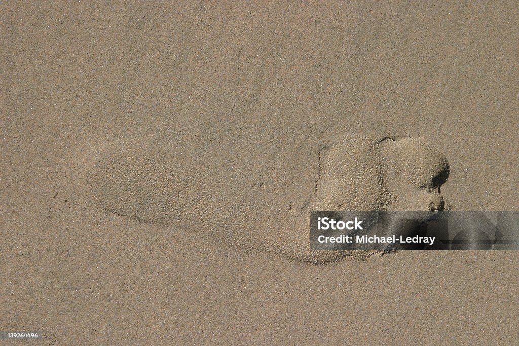 Orme sulla sabbia - Foto stock royalty-free di Sabbia