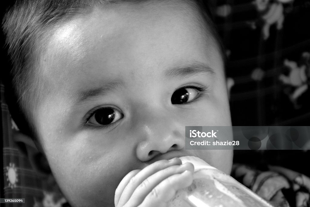 Bottiglia Baby - Foto stock royalty-free di Bambini maschi
