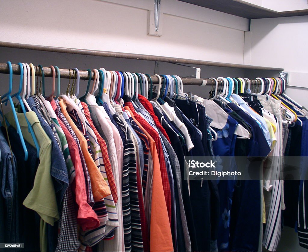 Ropa colorida armario - Foto de stock de Amarillo - Color libre de derechos