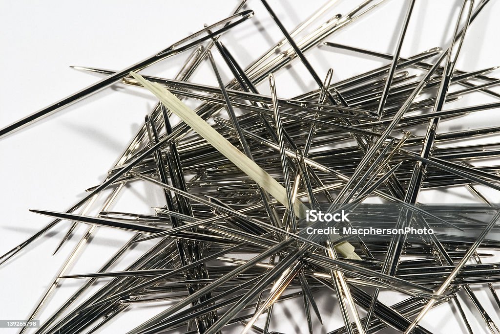 Fieno in Needlestack - Foto stock royalty-free di Ago - Articoli di merceria