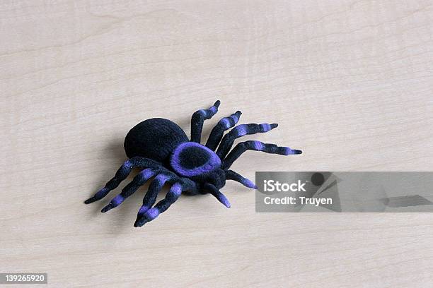 Schwarz Purple Spielzeug Spider Stockfoto und mehr Bilder von Künstlich - Künstlich, Spinne, Behaart