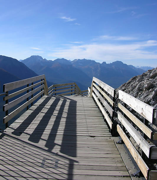 istock fence to the mountains 139266188