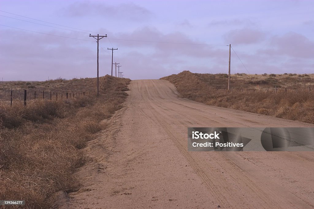 Solitude road - Photo de Chemin de terre libre de droits